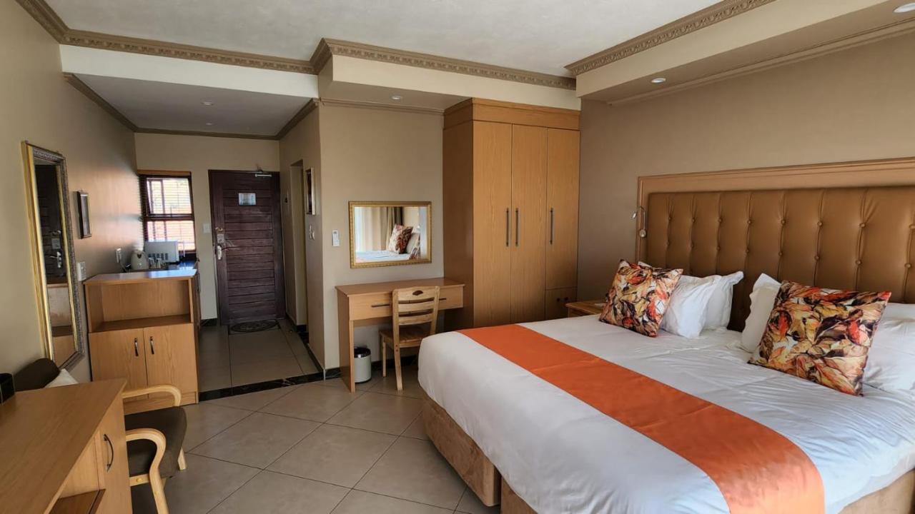 Lilypark Lodge Rustenburg Exterior photo